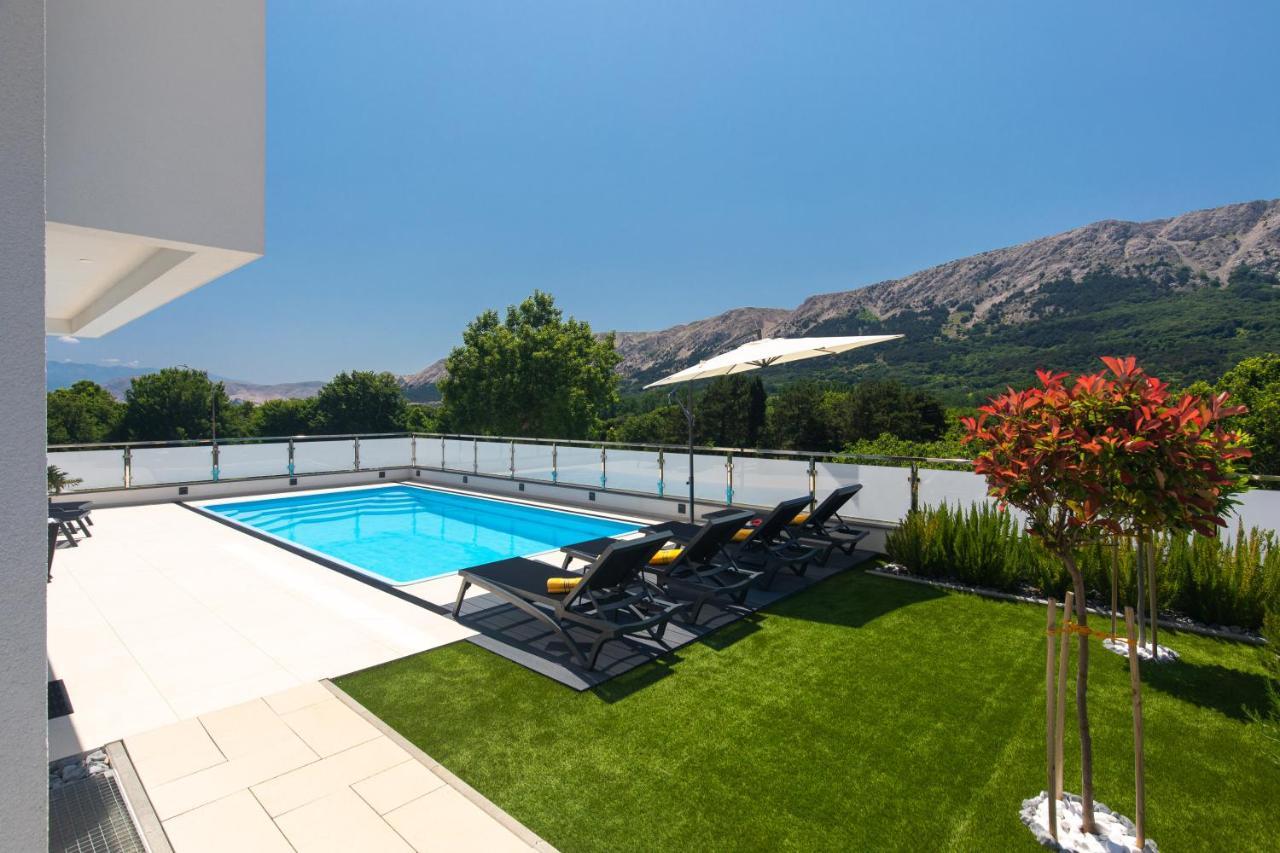 Villa Supernus With Heated Pool 바슈카 외부 사진