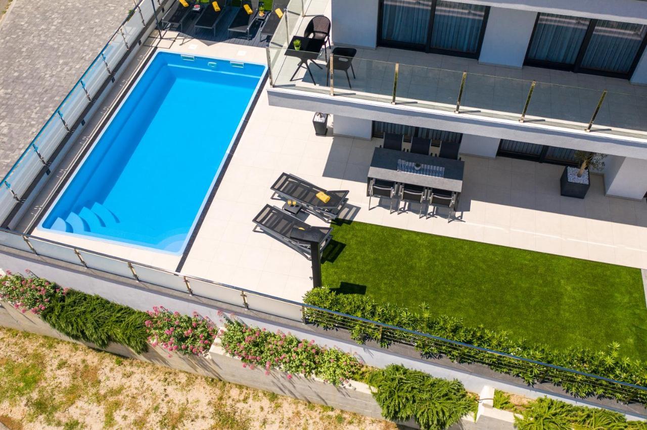 Villa Supernus With Heated Pool 바슈카 외부 사진